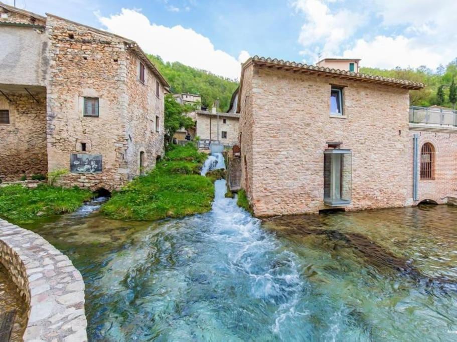 Casa Vacanze Fonte Del Menotre Фоліньо Екстер'єр фото