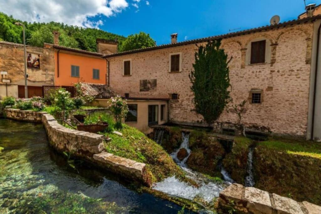 Casa Vacanze Fonte Del Menotre Фоліньо Екстер'єр фото