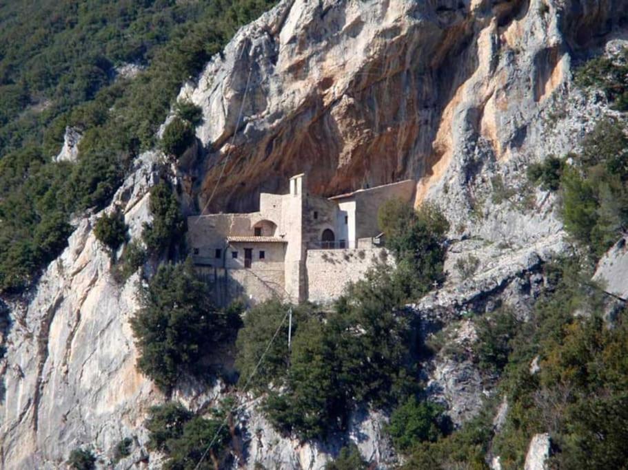 Casa Vacanze Fonte Del Menotre Фоліньо Екстер'єр фото